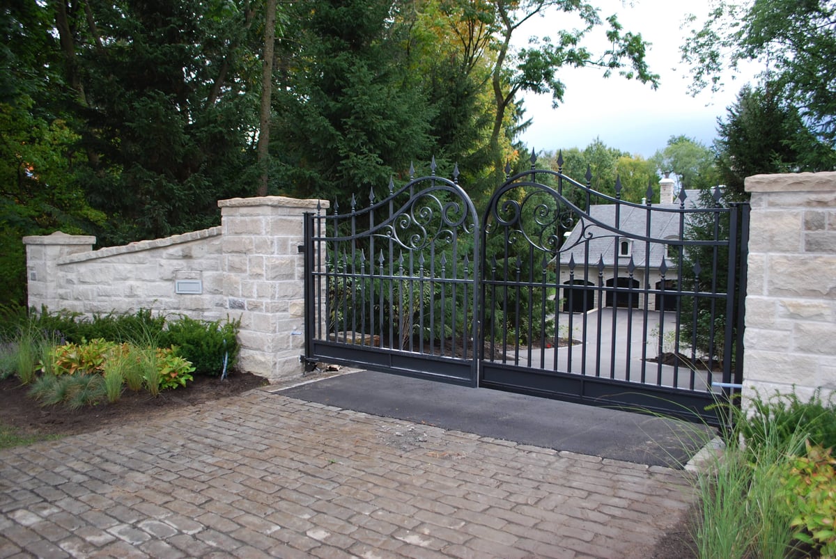 Custom gates + Pillars