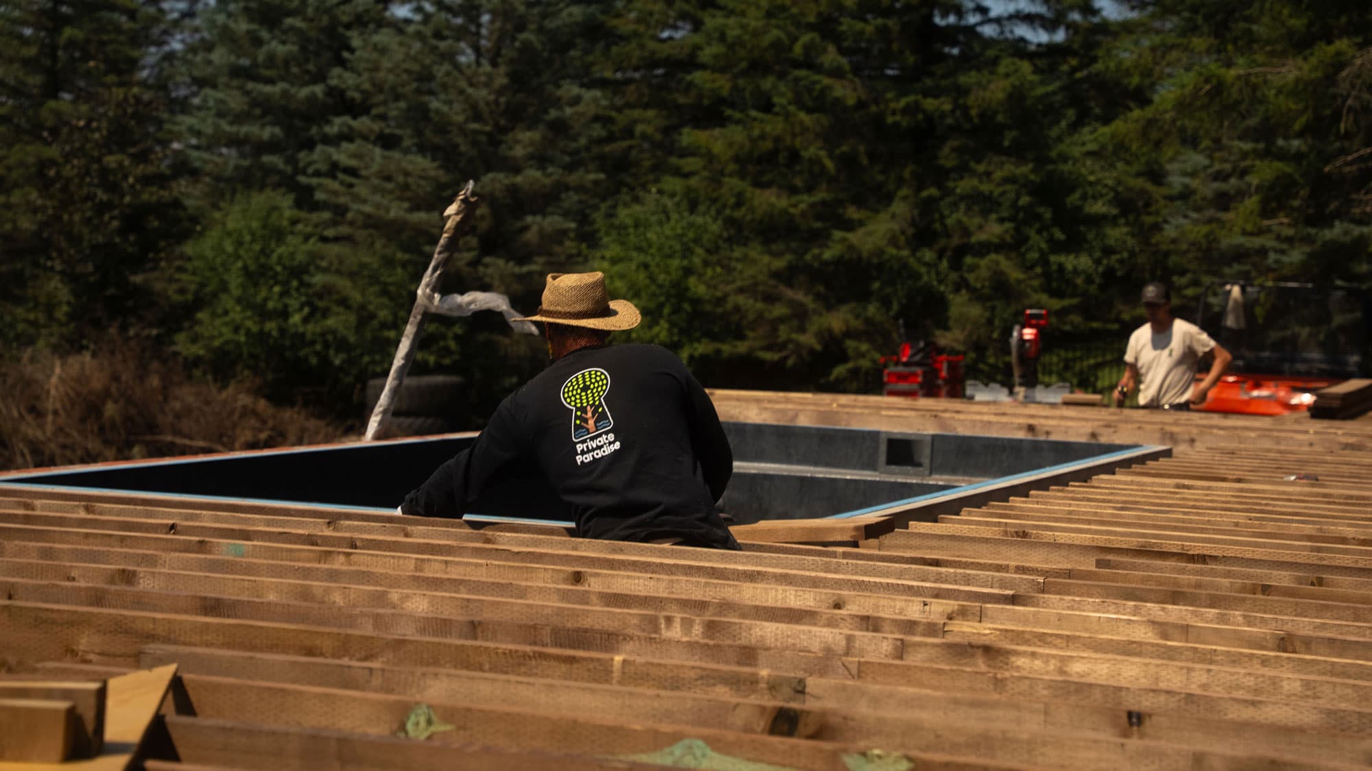PrivateParadise Crew Working